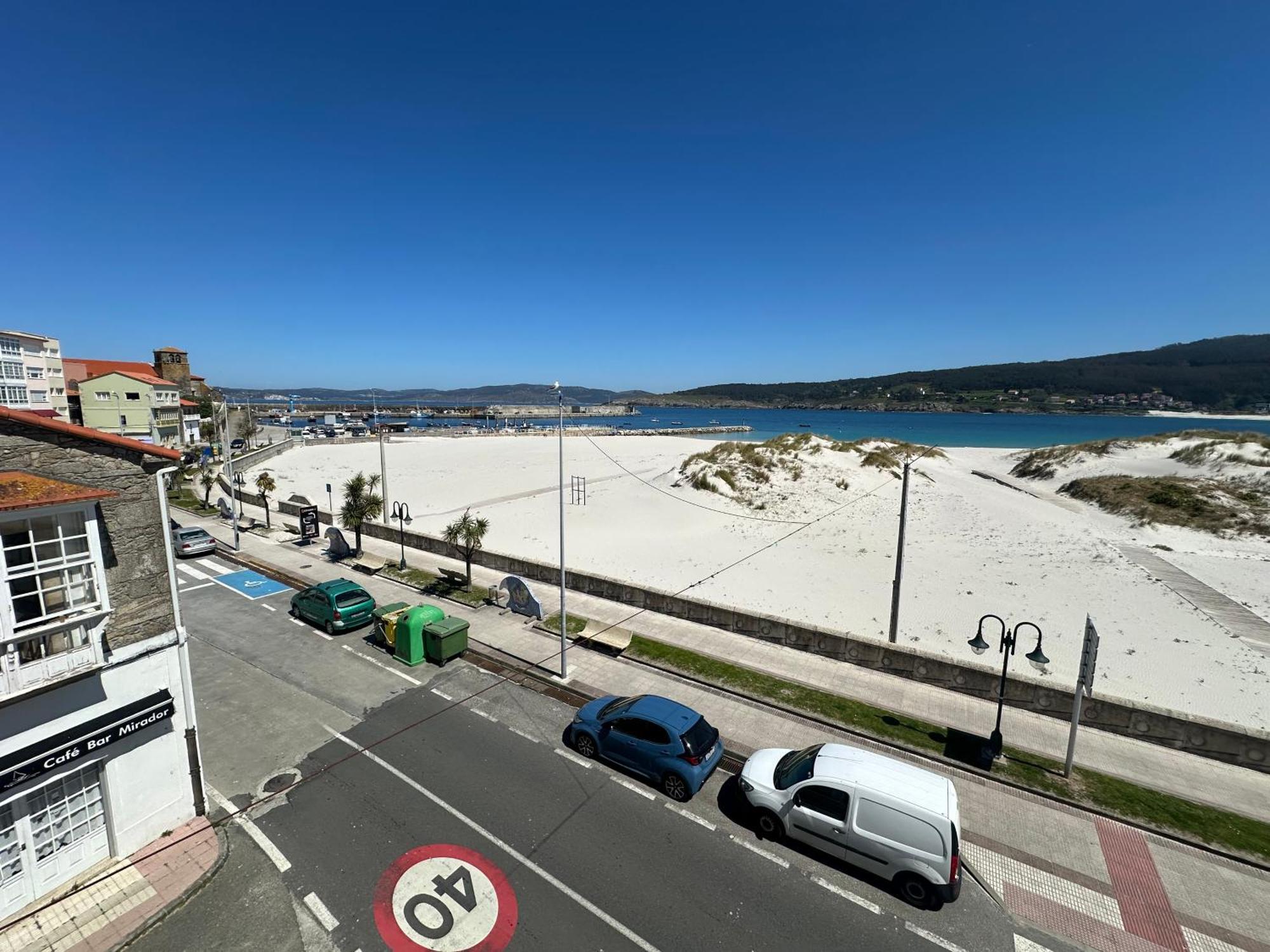 A Terraza Pequena By Oktheway Apartment Laxe Exterior photo
